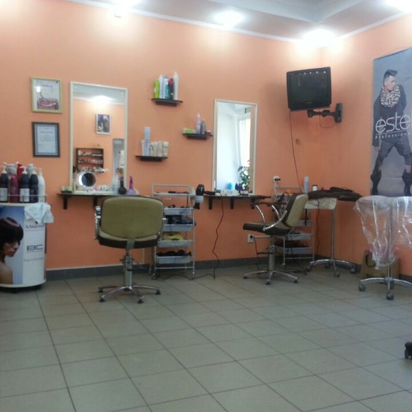 Ведущая канала карусель аврора. Салон красоты девчата люберцы. Девчата студия. Салон красоты девчата чусовой. Парикмахерская тверь на орджоникидзе.