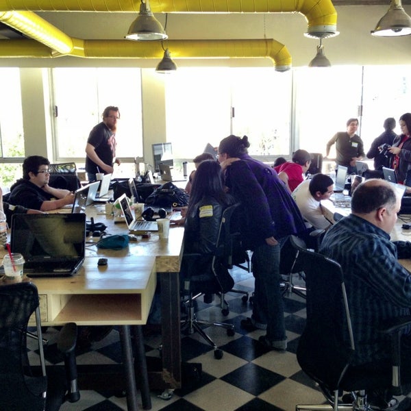 รูปภาพถ่ายที่ Hello Open Workspace โดย Omar A. เมื่อ 2/23/2013