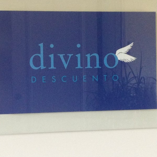 Photo taken at Divino Descuento by Marcela G. on 2/14/2013
