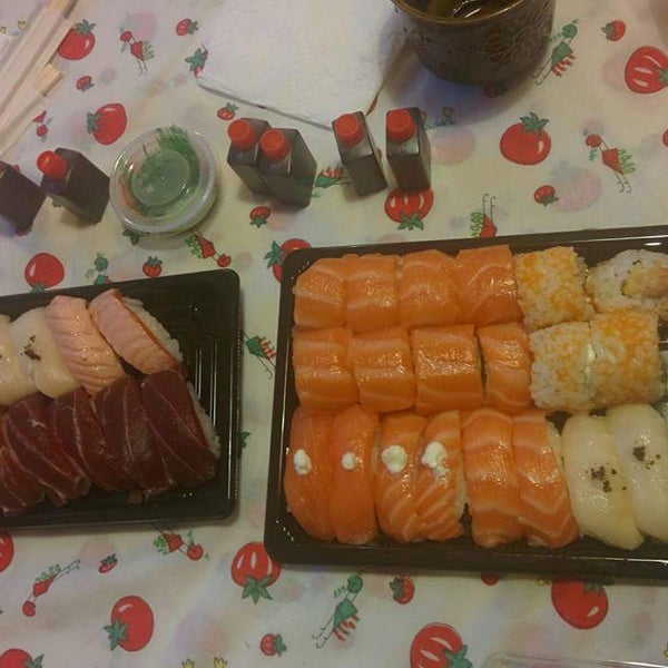 Mini sushi a domicilio poco recomendable.El pez mantequilla con trufa fue decepcionante.Los niguiris de salmón y el roll con tempura  aceptables.No merece la pena la relación calidad-precio.