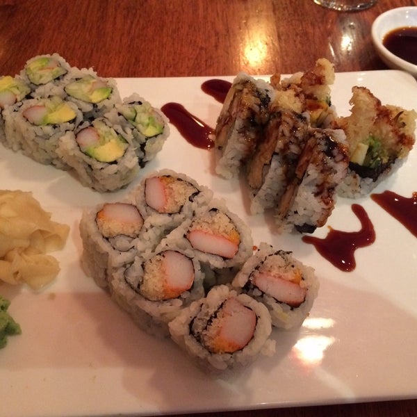 Снимок сделан в Ginza Japanese Restaurant пользователем Michael A. 11/29/2014