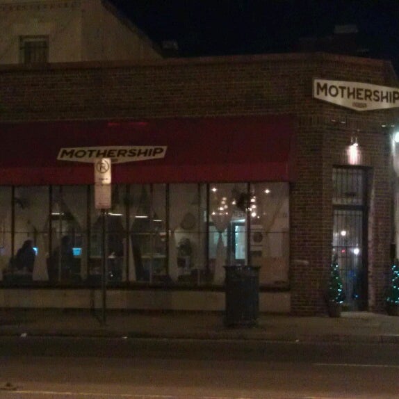 Foto tomada en Mothership Restaurant  por Jeff M. el 3/10/2013