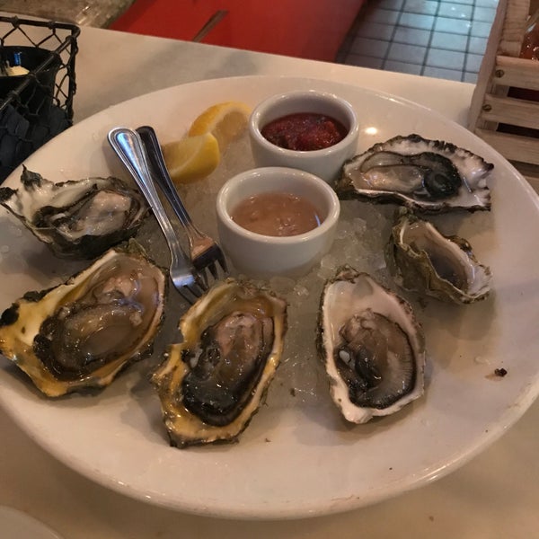 Снимок сделан в Flaherty&#39;s Seafood Grill &amp; Oyster Bar пользователем Quynh V. 12/26/2017