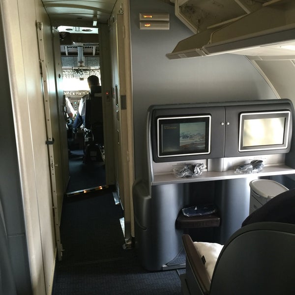 Photos at United Airlines Flight UA 888 - Shùnyì - 1 tip from 38 visitors