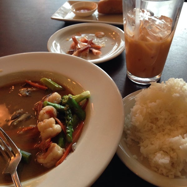 11/23/2013에 Santos M.님이 Aloy Thai Cuisine에서 찍은 사진