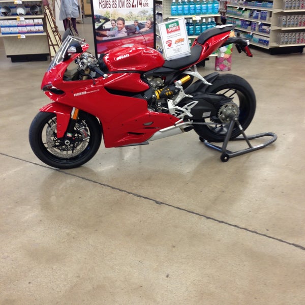 Photo taken at Hy-Vee by Dustin E. on 4/28/2013