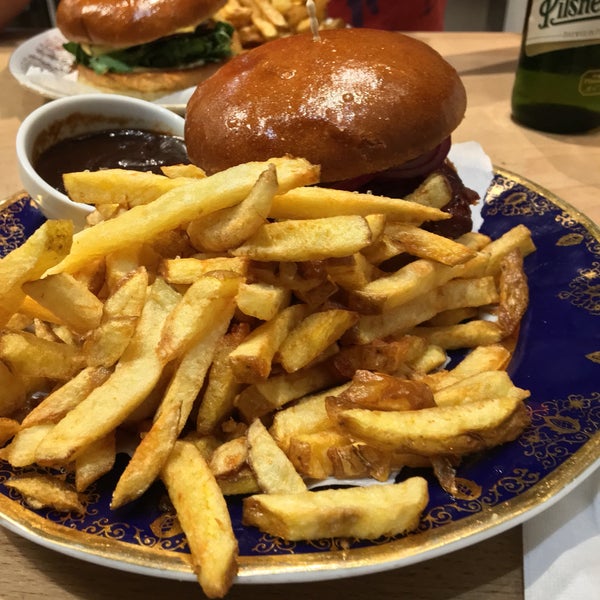 8/23/2018에 Jomar B.님이 Burger Inn에서 찍은 사진