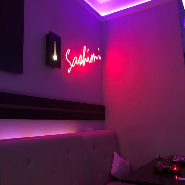 Foto scattata a Sashimi Sushi Lounge da Meltem K. il 3/2/2019