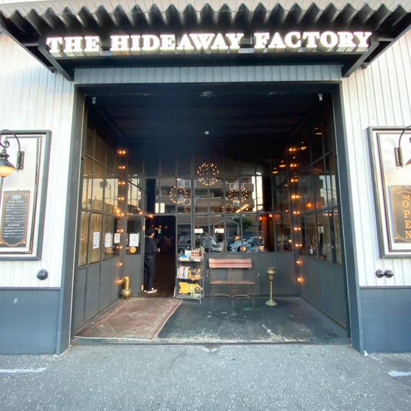 Foto Di The Hideaway Factory Bar Caffe