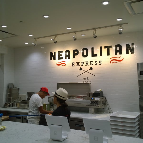 Foto tirada no(a) Neapolitan Express por Robert M. em 5/28/2015