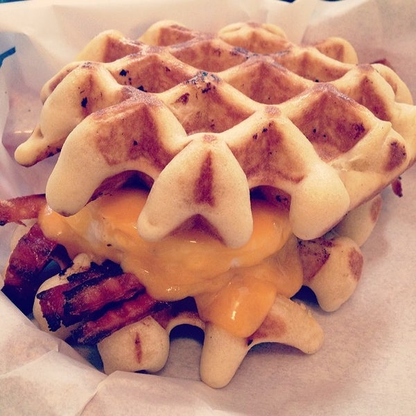 2/9/2014에 Cara Jo님이 Waffle Brothers Pub Style에서 찍은 사진