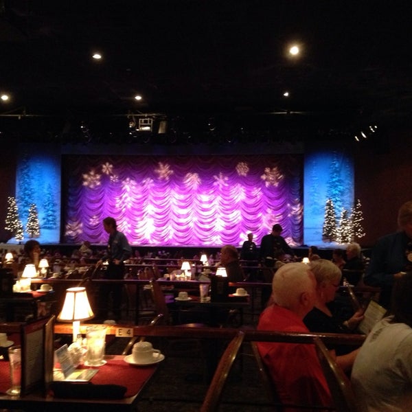 Das Foto wurde bei Broadway Palm Dinner Theatre von Kathy S. am 12/20/2013 aufgenommen
