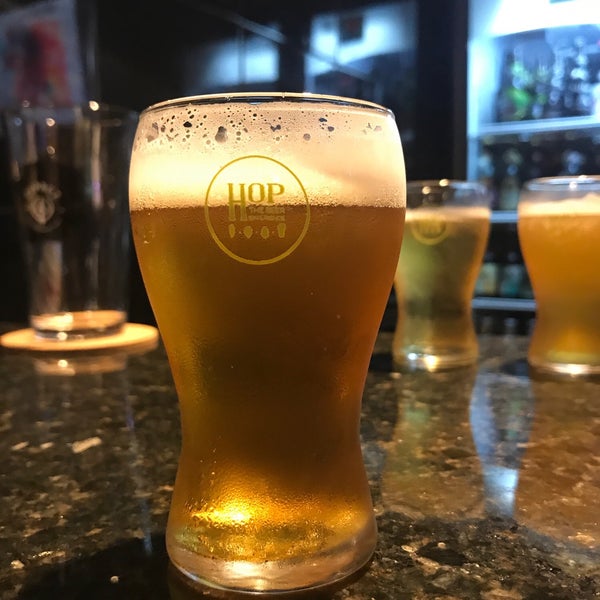 Photo taken at Hop 3 Mérida The Beer Experience by Axel D. on 1/10/2019