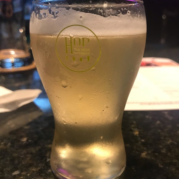 Photo taken at Hop 3 Mérida The Beer Experience by Axel D. on 1/10/2019