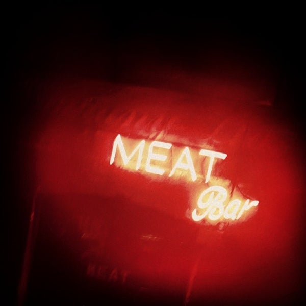 Das Foto wurde bei Meat Bar von Craig M. am 3/10/2014 aufgenommen