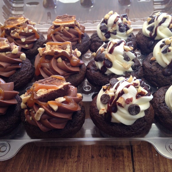 11/9/2013にRaul A.がSo Sweet Cupcakes &amp; Moreで撮った写真