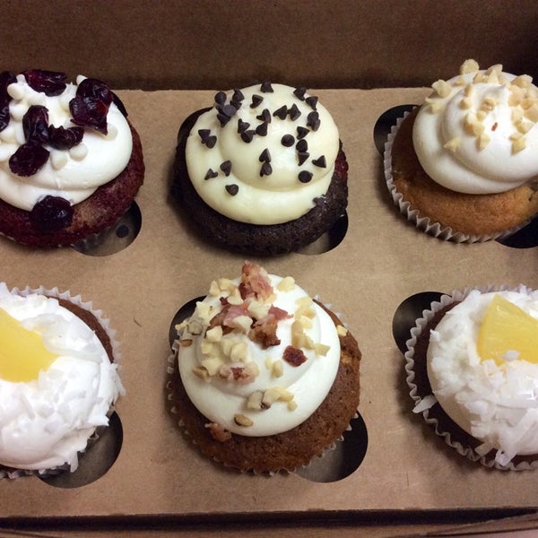 4/29/2014にRaul A.がSo Sweet Cupcakes &amp; Moreで撮った写真