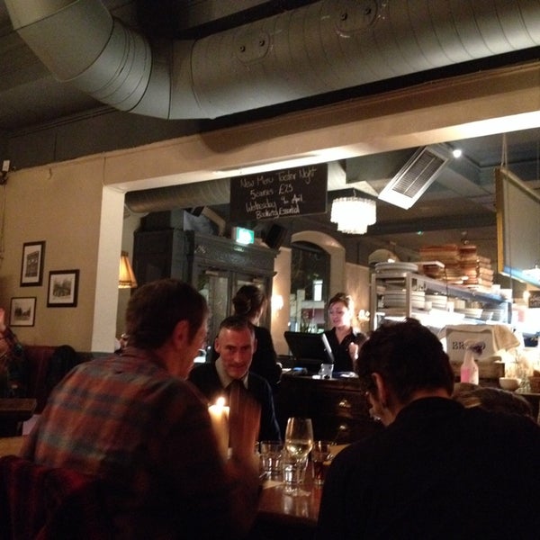 Foto tirada no(a) The Oxford Tavern por Marshall M. em 3/23/2014