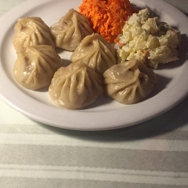Foto tomada en Oyunaa&#39;s Mongolian cuisine  por Marshall M. el 7/3/2015
