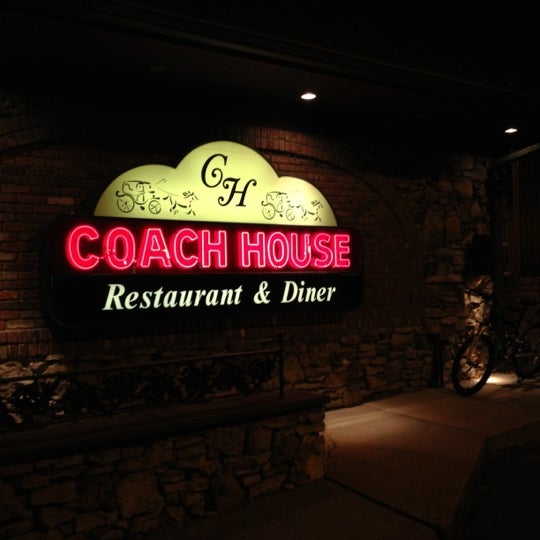 Foto tirada no(a) Coach House Diner &amp; Restaurant por R2R0  ⛳️🏌🏼🚌 em 9/30/2012