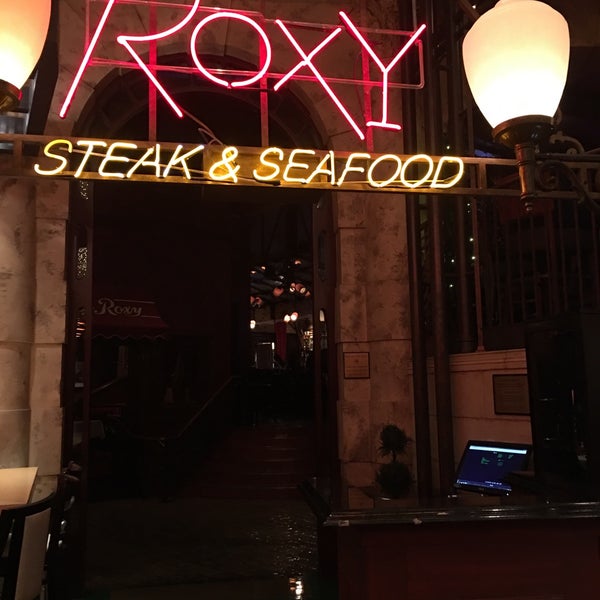 5/29/2016에 R2R0  ⛳️🏌🏼🚌님이 Roxy&#39;s Bar &amp; Lounge에서 찍은 사진