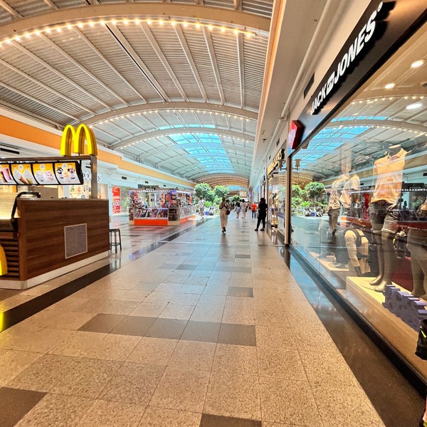 รูปภาพถ่ายที่ Mall of Antalya โดย 🦅 เมื่อ 6/30/2023