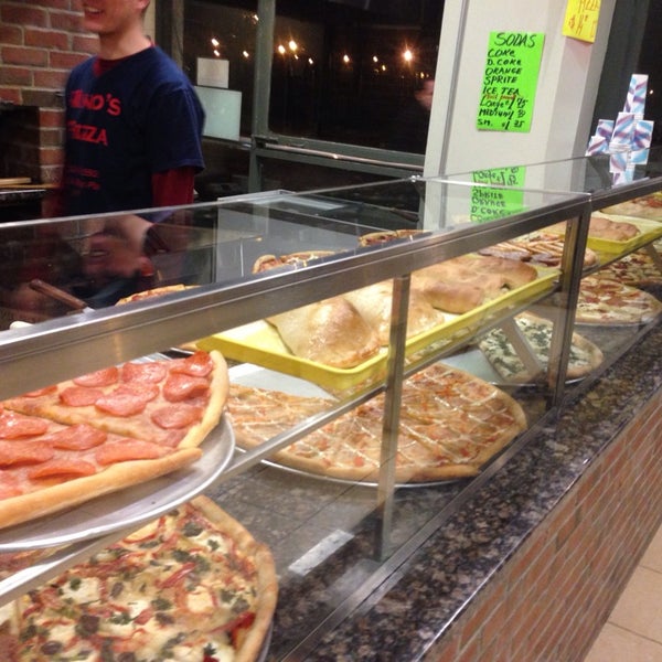 Снимок сделан в Nino&#39;s Pizza of New York пользователем Michael W. 3/14/2014
