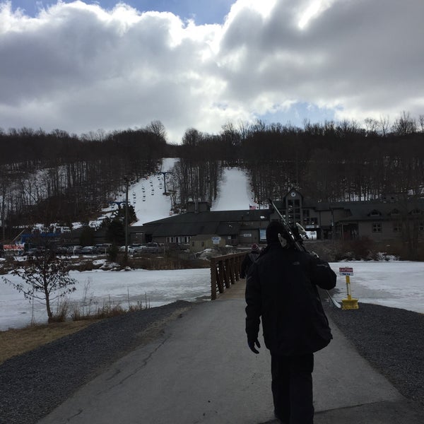 3/18/2015 tarihinde Trisha Q.ziyaretçi tarafından Shawnee Mountain Ski Area'de çekilen fotoğraf