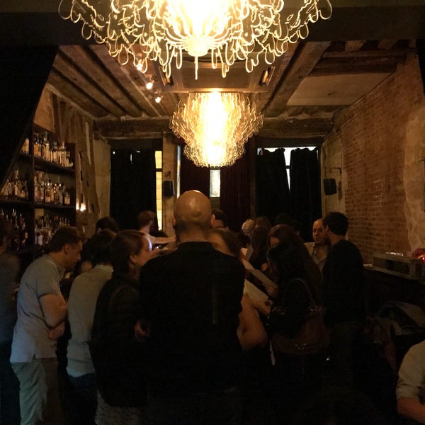 Photo taken at Experimental Cocktail Club by Rodolfo Thomazette S. on 9/15/2018