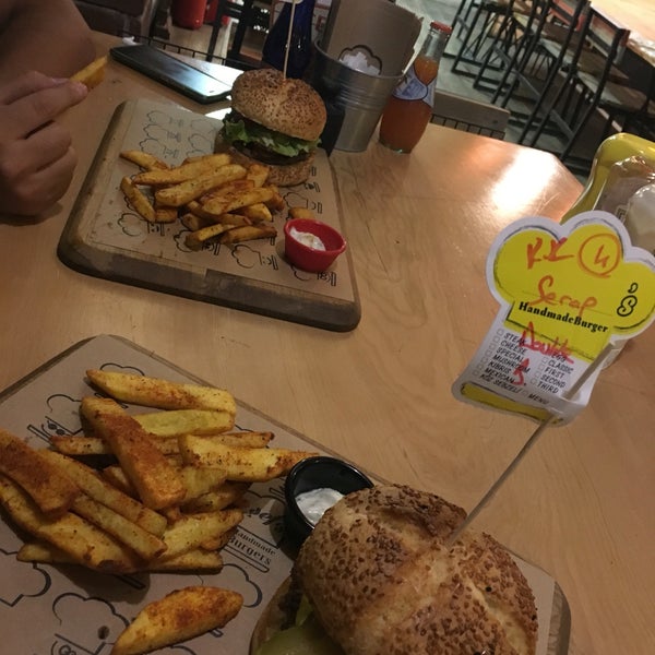 Photo prise au Şef&#39;s Burger par Serap B. le6/30/2016