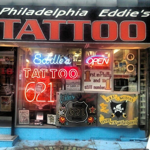 Das Foto wurde bei Philadelphia Eddie&#39;s Tattoo 621 von Philadelphia E. am 10/23/2012 aufgenommen