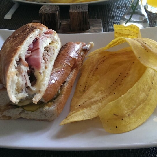 Снимок сделан в Gustazo Cuban Restaurant and Cafe пользователем James C. 9/26/2013