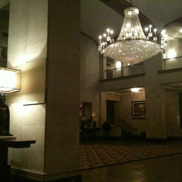 Foto diambil di Lobby Bar @ Statler City oleh John M. pada 12/29/2012