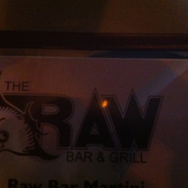 Foto tirada no(a) Raw Bar &amp; Grill por Amanda Z. em 5/20/2013