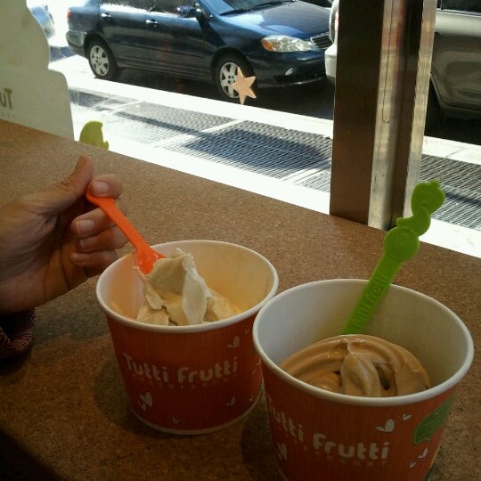10/14/2012にEmm P.がTutti Frutti Frozen Yogurtで撮った写真