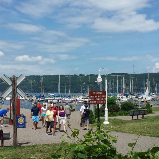 7/6/2013 tarihinde Cindy M.ziyaretçi tarafından Seneca Harbor Station'de çekilen fotoğraf