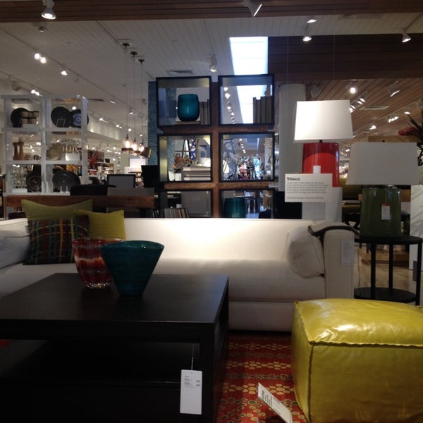 Photo taken at Crate &amp; Barrel by The Fabe on 10/29/2013
