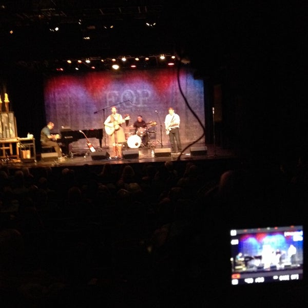 Foto tirada no(a) Eddie Owen Presents at Red Clay Theatre por The Fabe em 3/22/2014