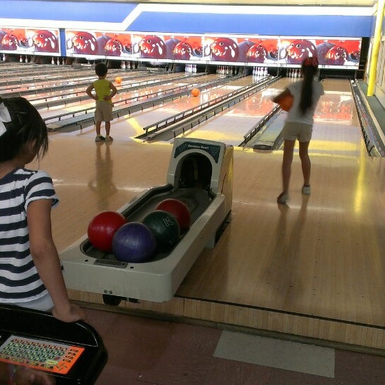 6/11/2013 tarihinde Robert N.ziyaretçi tarafından Bandera Bowling Center'de çekilen fotoğraf