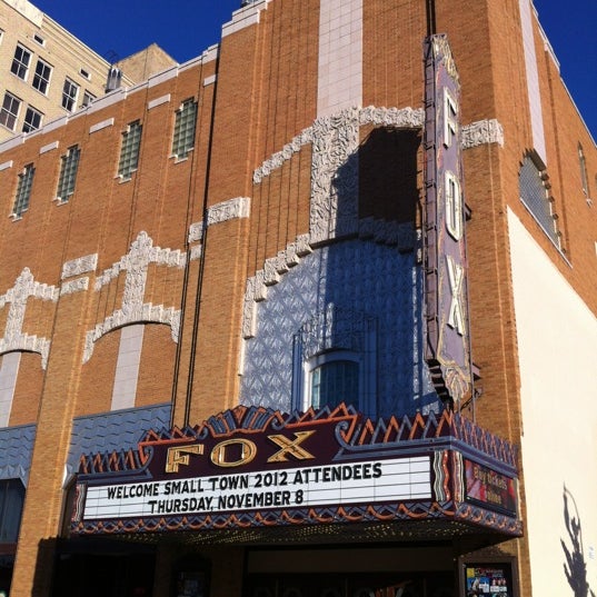 รูปภาพถ่ายที่ The Fox Theater โดย Dave Q. เมื่อ 11/8/2012