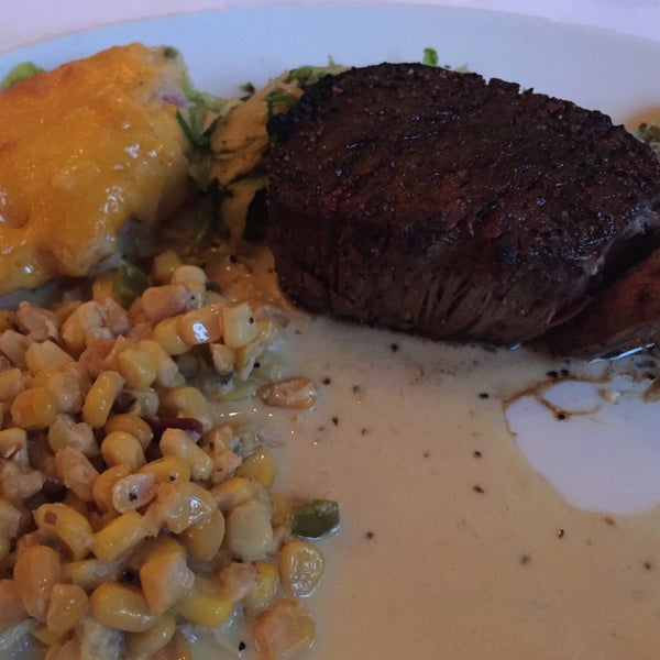 Photo taken at Del Frisco&#39;s Double Eagle Steakhouse by Ellie K. on 9/13/2015