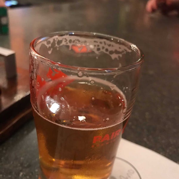 Foto diambil di Pair O&#39; Dice Brewing Company oleh Kelly S. pada 12/6/2018