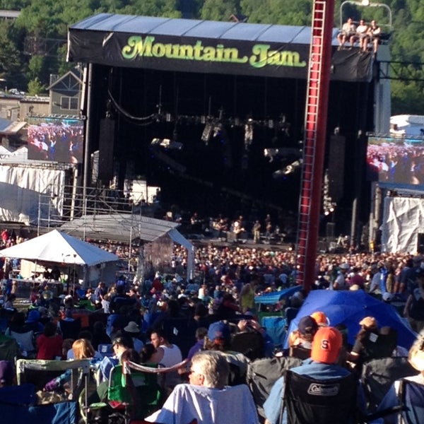 Foto tomada en Mountain Jam  por outoftowntownie J. el 6/7/2014