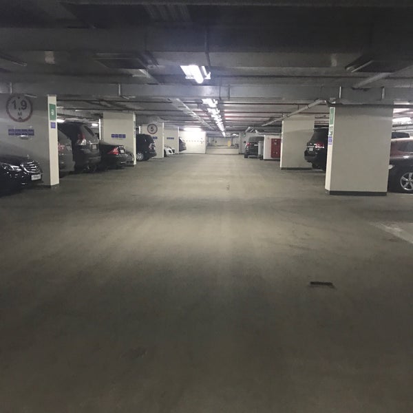 Сенной рынок, краснодар, рашпилевская улица. Парковка на сенном. Парковка на сенном. Парковка на сенном. Подземная стоянка для автомобилей.