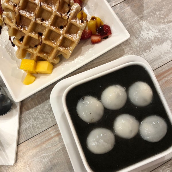 Foto tirada no(a) Mango Mango Dessert por Lu Y. em 12/21/2019