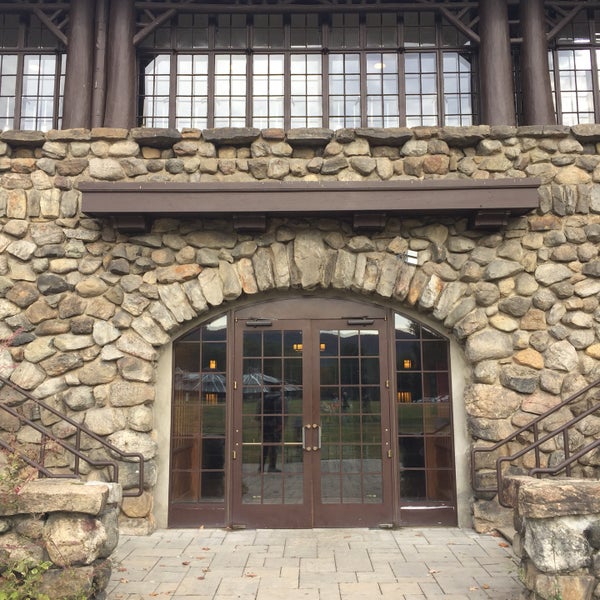 Photo taken at Bear Mountain Inn by Lu Y. on 10/29/2016