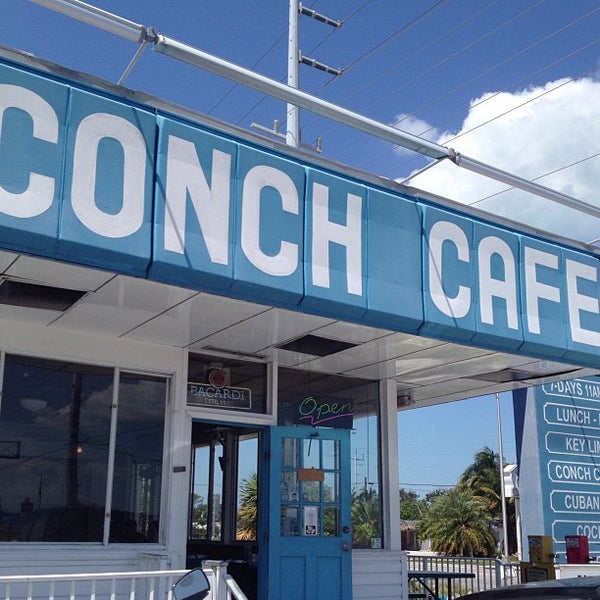 Foto tirada no(a) Cracked Conch Cafe por Lisa Rose S. em 3/30/2013
