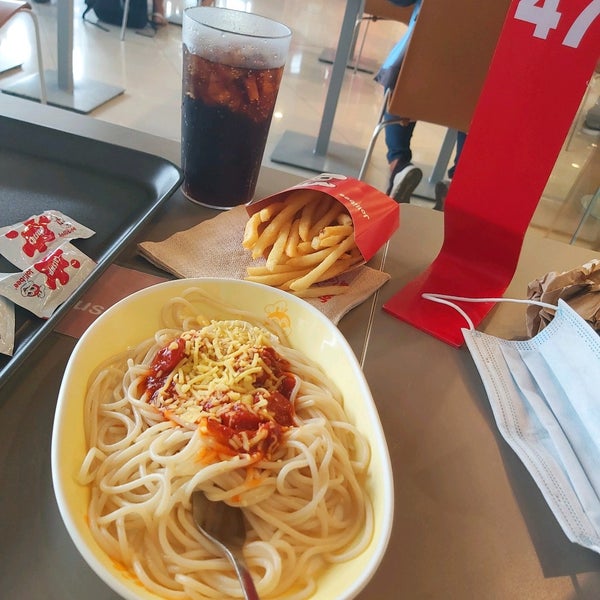 Jollibee - Naga City에서 패스트푸드 식당일 Jollibee