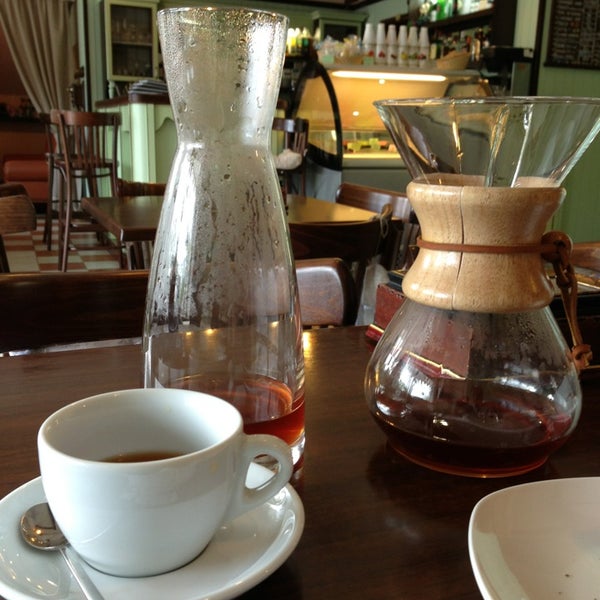 Пробуйте альтернативные способы заваривания кофе: кемекс, пуровер, аэропрессс. Зерно из прекрасной московской кофейни LES.