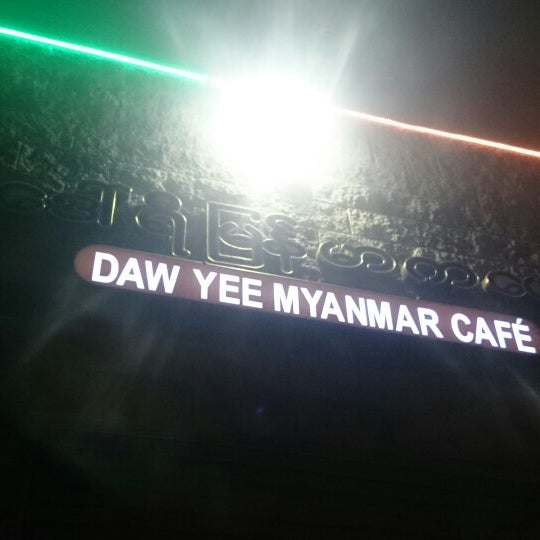 9/7/2014 tarihinde Jack Z.ziyaretçi tarafından Daw Yee Myanmar Cafe'de çekilen fotoğraf